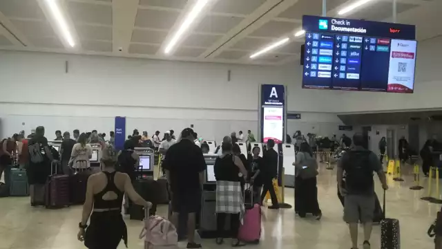 Se registra gran movilización de personas en el aeropuerto de Cancún