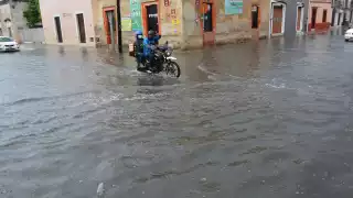 La zona centro de la ciudad fue una de las más afectadas, por la tormenta vespertina que se sitió ayer por la tarde, sobre todo en la calle 60 por 73