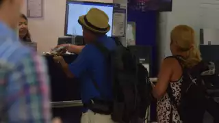 Orlando Cotrinas dijo que, aparte de perder su avión y la reservación de un hotel, los de filtro de vigilancia les quitaron unas lociones