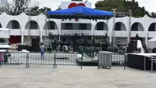 En la Plaza de la Reforma hay cientos de hombres trabajando a fin de dejar todo listo para que se realice la edición del Carnaval 2024.