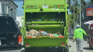 La Alcaldesa de Puerto Morelos, Blanca Merari, pidió a los regidores que aprueben un documento del que desconocen el contenido.
