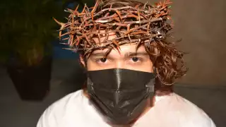 Sandoval comentó que para personificar a Jesús se preparó física, mental y espiritualmente, ya que, para él, representar al hijo de Dios es una bendición