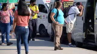 El chofer de la combi de transporte público en Cancún dio aviso a los policías tras el asalto sufrido