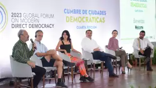 Renán Barrera habla en foros, pero no con los habitantes