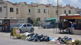 La acumulación de basura en las calles de Cancún demuestra las deficiencias de la empresa recolectora concesionada en la ciudad
