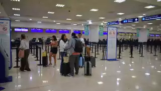 Hasta dentro del área de los comedores lucía con poca gente