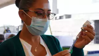 A partir del lunes 27 de diciembre, trabajadores de salud del sector público recibirán los refuerzos COVID-19