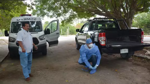 Compañeros del occiso avisaron a las autoridades policiacas al encontrar el cadáver colgado del cuello Compañeros del occiso avisaron a las autoridades policiacas al encontrar el cadáver colgado del cuello