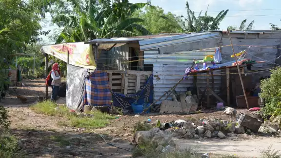 Tampoco tiene conocimiento de los asentamientos irregulares; en el Sur de la ciudad de Mérida hay por lo menos unos 40 sitios con 3 mil familias habitando