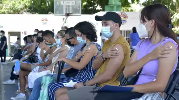 La vacunación de personas de 18 a 29 años en Cancún será con la dosis de la farmacéutica AstraZeneca La vacunación de personas de 18 a 29 años en Cancún será con la dosis de la farmacéutica AstraZeneca