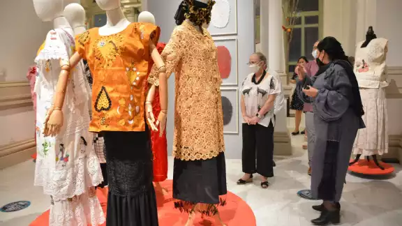 La artista plástica Elena Martínez Bolio abrió su nueva muestra en el Museo Palacio Cantón La artista plástica Elena Martínez Bolio abrió su nueva muestra en el Museo Palacio Cantón