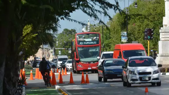 La principal queja contra la obra es que no se dejó un espacio adecuado para el descenso de turistas frente a hoteles La principal queja contra la obra es que no se dejó un espacio adecuado para el descenso de turistas frente a hoteles