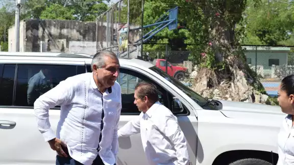 Adán Augusto continúa su gira en Yucatán