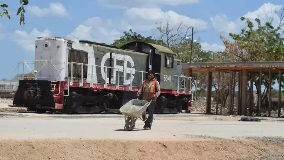 El proyecto convirtió el área que ocupaban los antiguos talleres ferroviarios en un moderno parque; se invirtieron mil 300 mdp El proyecto convirtió el área que ocupaban los antiguos talleres ferroviarios en un moderno parque; se invirtieron mil 300 mdp