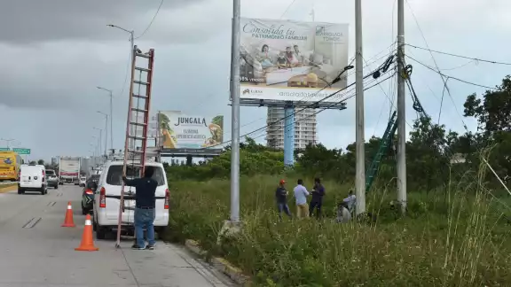 Trabajadores del Ayuntamiento y compañías de telefonía e internet repararon los daños Trabajadores del Ayuntamiento y compañías de telefonía e internet repararon los daños
