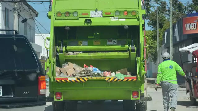 La Alcaldesa de Puerto Morelos, Blanca Merari, pidió a los regidores que aprueben un documento del que desconocen el contenido.
