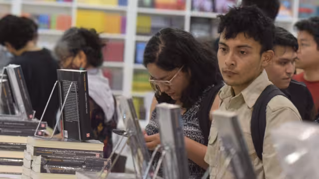 Pese a la ausencia presencial en los dos años anteriores de la feria, ahora en ambas jornadas hubo una gran venta de libros de todos los géneros y para todas las edades
