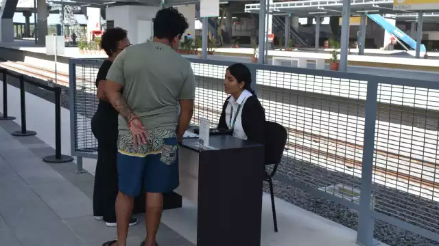 Los boletos se venden en línea o de manera presencial en cada estación