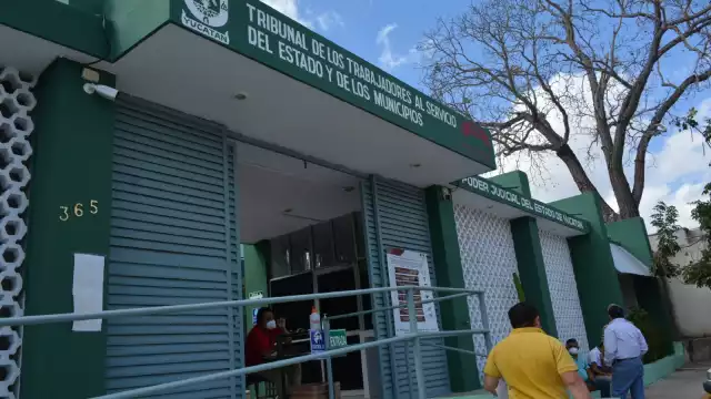 De acuerdo a las legislaciones laborales correspondientes, cada uno deberá recibir 3 meses de sueldo, que es alrededor de 15 mil 600 pesos