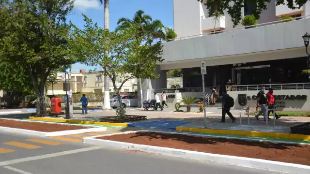 El tamaño de los arriates se puede comprobar con tan solo pasar por la zona y observar las “orejas” que se han colocado