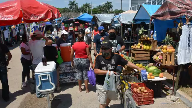 Los tianguistas piden más apoyo de la autoridad municipal para superar la crisis económica