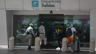 Entre los problemas hallados en la Terminal 3 del aeropuerto de Cancún, es que sólo hay una salida de emergencia sin señalética en caso de peligro