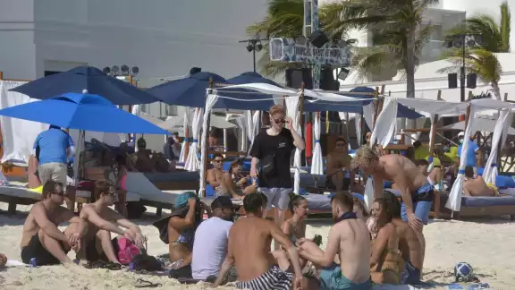El turismo que llega con la temporada de Spring Break a Quintana Roo se redujo a causa del coronavirus, indicó el líder hotelero en Cancún El turismo que llega con la temporada de Spring Break a Quintana Roo se redujo a causa del coronavirus, indicó el líder hotelero en Cancún