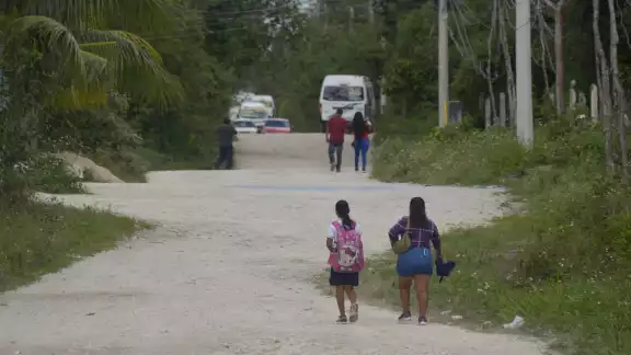 El acceso a la salud es deficiente, pues los habitantes de estas zonas no siempre son derechohabientes y tienen que recurrir a centros de salud públicos El acceso a la salud es deficiente, pues los habitantes de estas zonas no siempre son derechohabientes y tienen que recurrir a centros de salud públicos