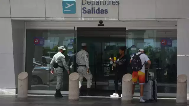 Entre los problemas hallados en la Terminal 3 del aeropuerto de Cancún, es que sólo hay una salida de emergencia sin señalética en caso de peligro