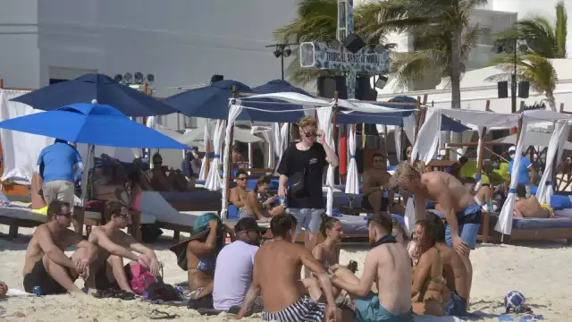 El turismo que llega con la temporada de Spring Break a Quintana Roo se redujo a causa del coronavirus, indicó el líder hotelero en Cancún