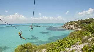 Dolphin Discovery es la empresa que actualmente administra el Parque Garrafón en Isla Mujeres