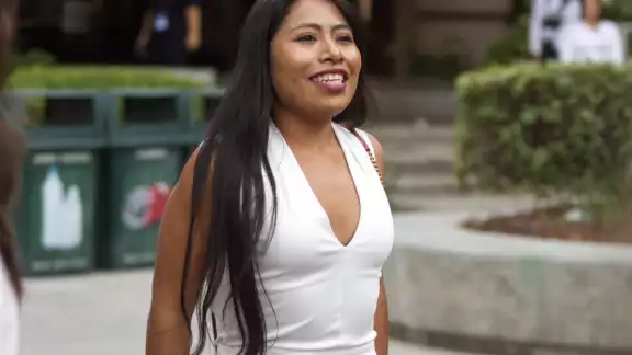Yalitza Aparicio se une a los miembros de la Academia de Hollywood Yalitza Aparicio se une a los miembros de la Academia de Hollywood