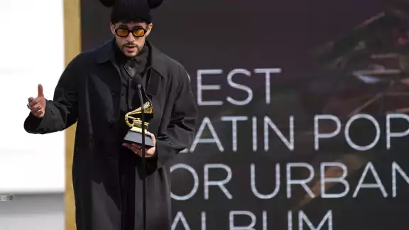 Bad bunny se alza ganador por su disco YHLQMDLG Bad bunny se alza ganador por su disco YHLQMDLG