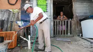 Algunos ciudadanos deben recurrir al agua de pozo ante las deficiencias en el servicio