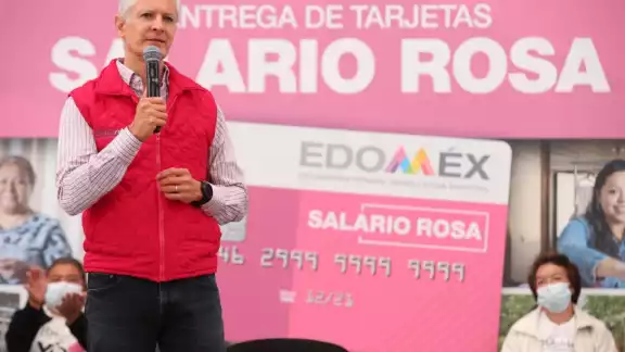 Aldredo del Mazo entregó tarjetas en Atlacomulco