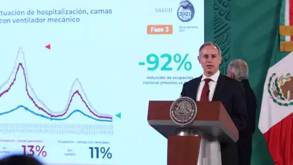 Hugo López-Gatell aseguró que la variante Ómicron no causa una mayor enfermedad.