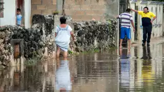 Numerosas viviendas que se encuentran en las partes bajas de las poblaciones resultaron inundadas por las intensas precipitaciones que trajo al Estado el frente frío No. 4