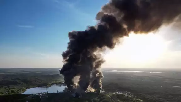 Incendio controlado en Veracruz, deja 5 trabajadores desaparecidos Incendio controlado en Veracruz, deja 5 trabajadores desaparecidos