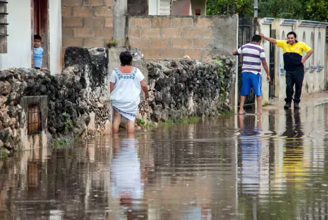 Numerosas viviendas que se encuentran en las partes bajas de las poblaciones resultaron inundadas por las intensas precipitaciones que trajo al Estado el frente frío No. 4