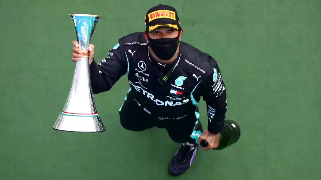 El piloto inglés Lewis Hamilton tras su triunfo en Hungría (Reuters)