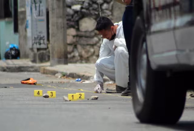 Policías realizaron un operativo de búsqueda para dar con los responsables del ataque armado a una vivienda en Cancún, pero no fueron detenidos