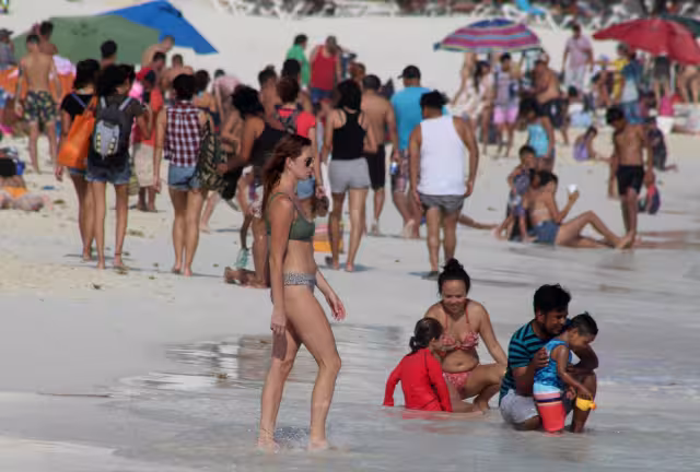 Los bañistas no perdieron oportunidad para ir al mar