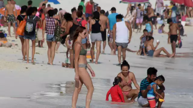 Los bañistas no perdieron oportunidad para ir al mar