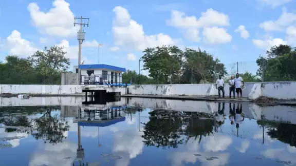 De acuerdo con la información, Grupo Porcícola Mexicano pretendía arrebatar al ejido 3 mil 500 hectáreas del puerto