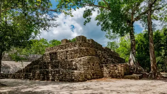 El INAH indicó que se aplicarán medidas sanitarias para el acceso de visitantes en las 12 zonas arqueológicas que se abren este 21 de marzo El INAH indicó que se aplicarán medidas sanitarias para el acceso de visitantes en las 12 zonas arqueológicas que se abren este 21 de marzo
