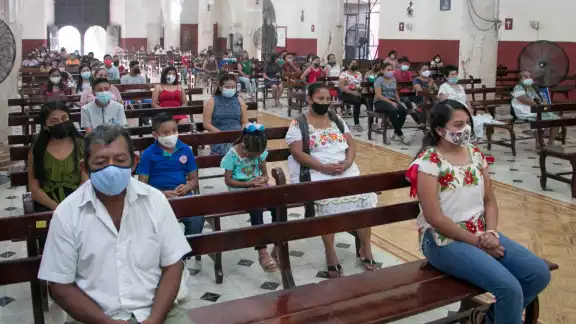 El sacerdote del templo exhortó a la feligresía a identificar de antemano a qué ceremonia dominical le corresponde asistir El sacerdote del templo exhortó a la feligresía a identificar de antemano a qué ceremonia dominical le corresponde asistir