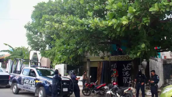 Agentes de la Policía Quintana arribaron al lugar y dieron aviso a la Fiscalía General del Estado Agentes de la Policía Quintana arribaron al lugar y dieron aviso a la Fiscalía General del Estado