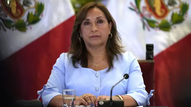 Presidenta de Perú Dina Boluarte comparece ante la Fiscalía por presunto feminicidio