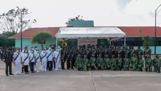 Óscar David Lozano Águila, General Brigadier de la 32a. Zona Militar de Mérida felicitó a los galardonados por su lucha contra el COVID
