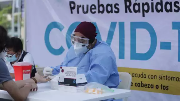 Debido al incremento de casos de COVID-19, la secretaría de Salud informó que a partir de hoy se ampliará el horario de 8:00 a 14:00 horas